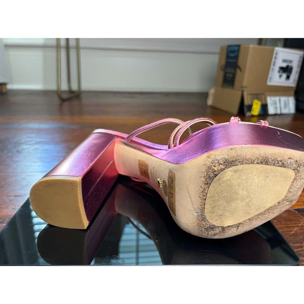 Stuart Weitzman - Picture 3 of 5